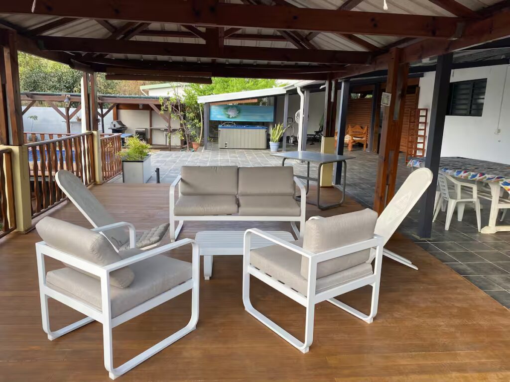 la-kaz-paille-en-queue-villa-avec-piscine-la-reunion-2dd1b3a2-fcee-43cf-bbc8-b8c880118c83